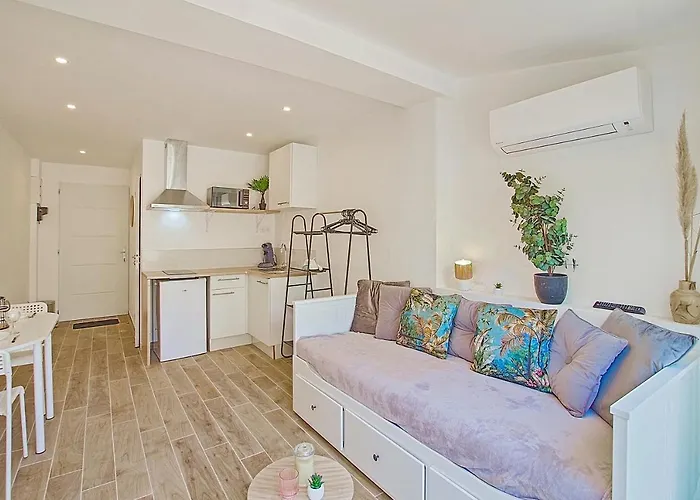 Apartament Calme Et Moderne A 300m De La -1- *